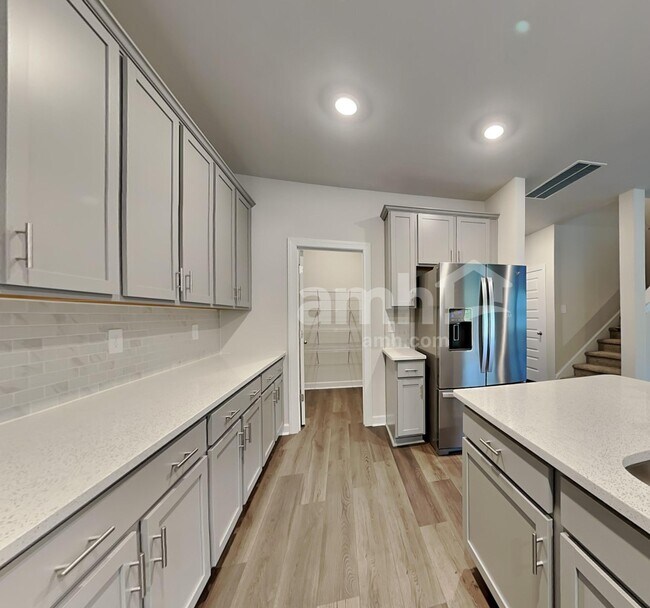 Building Photo - 223 Maxwell Dr