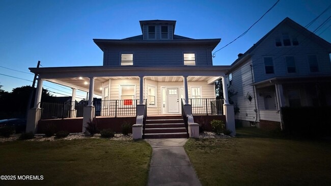Building Photo - 153 Main St