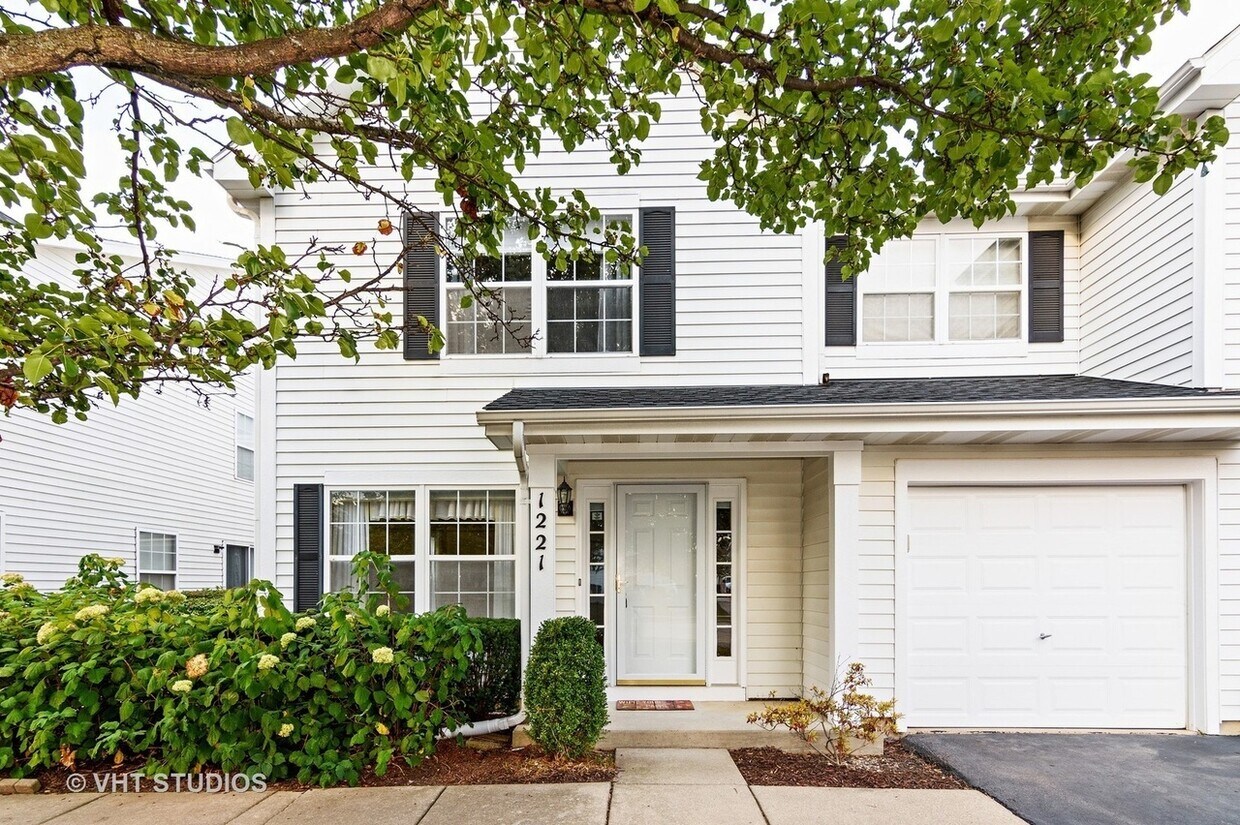 Primary Photo - 1221 Orleans Dr