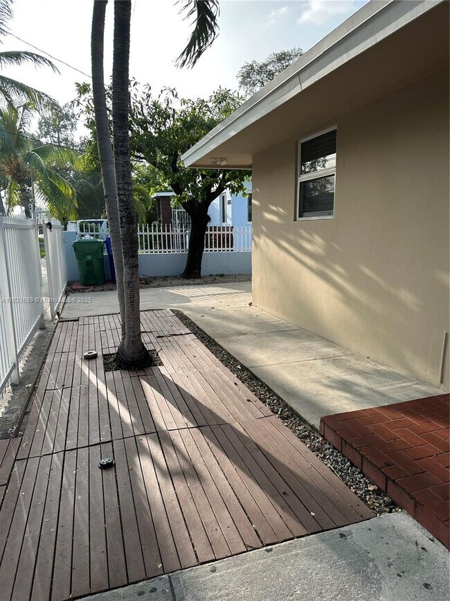 Foto del edificio - 2503 NW 14th St