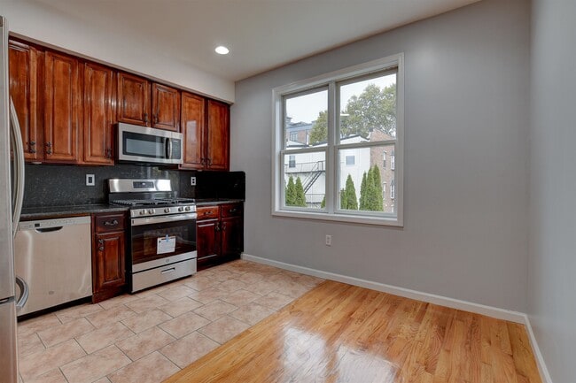 Building Photo - 38 Court House Pl