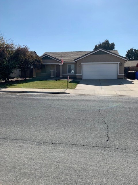 Primary Photo - Beautiful 3 Bedroom 2 Bath Available Now!