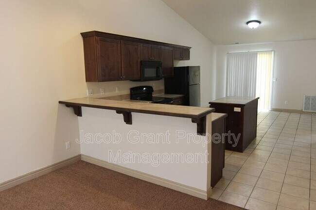 Foto del edificio - 454 E Center St