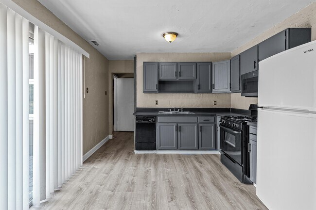 Foto del edificio - 1395 Bluebird Dr
