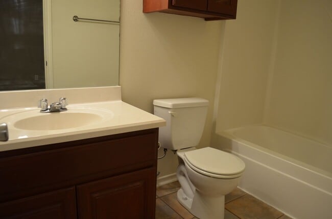 Foto del edificio - Available August 2026! 4 Bed/4 Bath Less t...