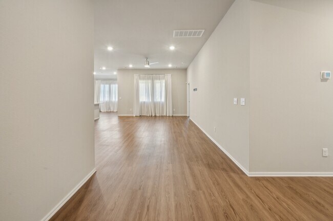 Foto del edificio - 4266 W Vlg Pk Dr