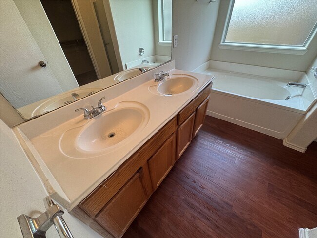 Foto del edificio - 16942 Reston Glen Ln