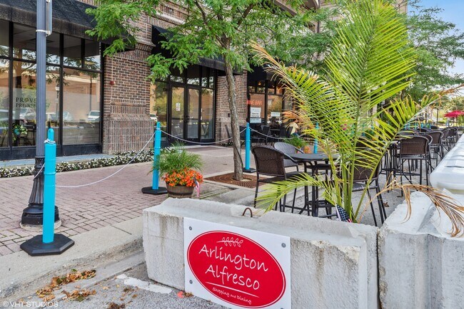 Foto del edificio - 151 W Wing St