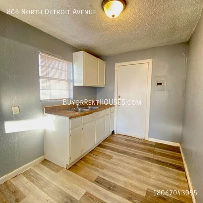 Foto del edificio - Handyman Special $99 Move in + Admin Fee /...