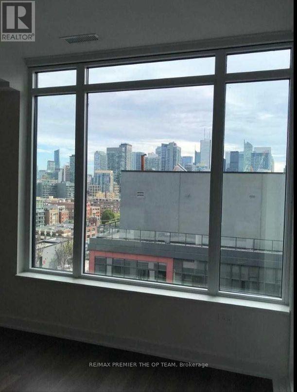 Building Photo - 576 Front St W