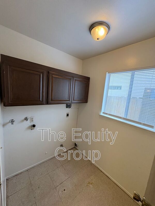 Building Photo - 2516 S Memory St