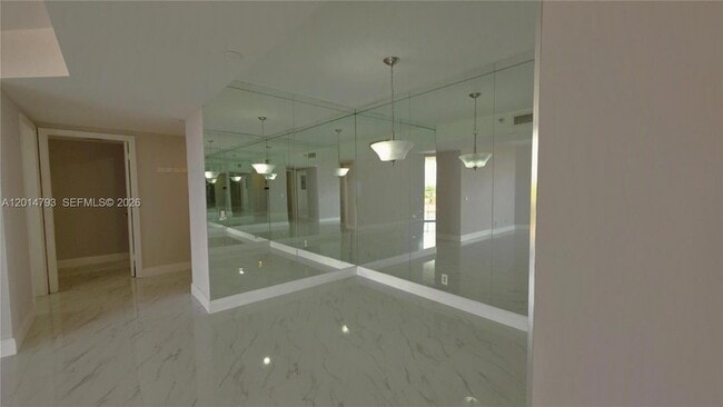 Foto del edificio - 3610 Yacht Club Dr