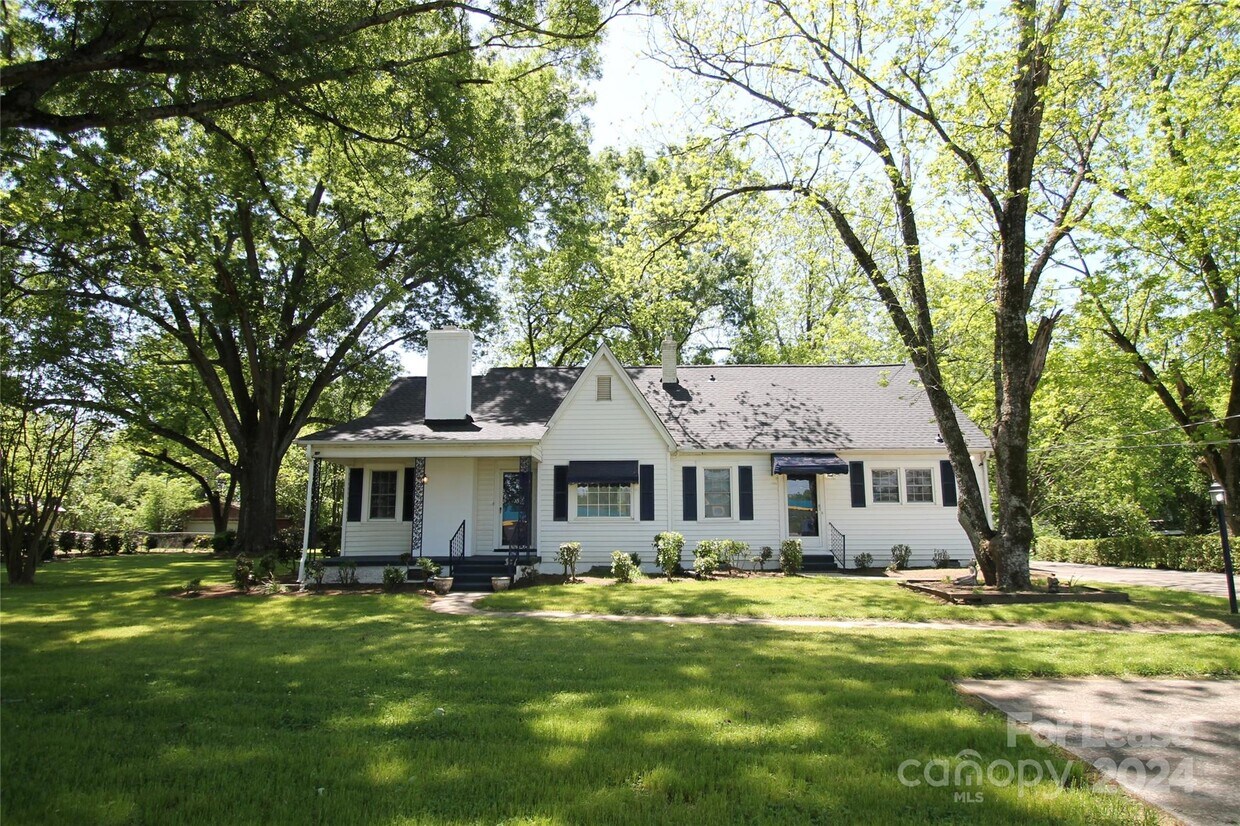 Primary Photo - 1004 Anderson Rd S
