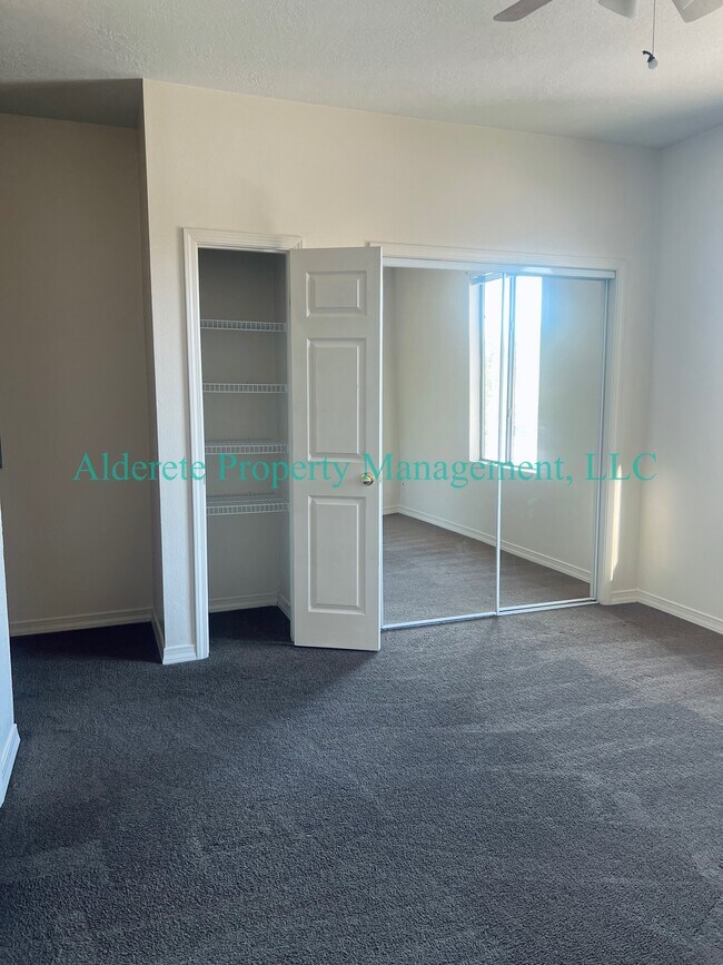 Building Photo - 4257 Sabana Loop SE