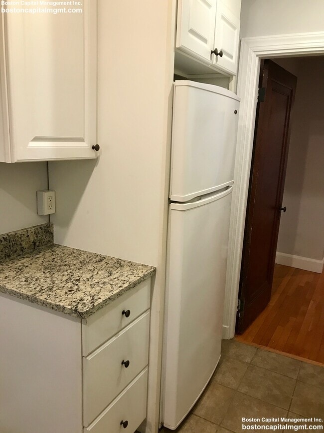 Building Photo - 8 Mt Ida St