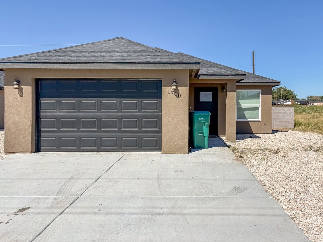 Foto principal - 1710 E ChuckWagon Dr
