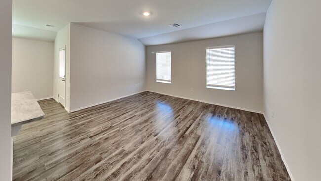 Foto del edificio - New 3 bedroom 2 bath home in Edmond schools