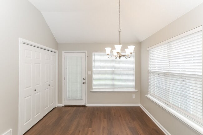 Foto del edificio - 2775 Maggie Woods Ln