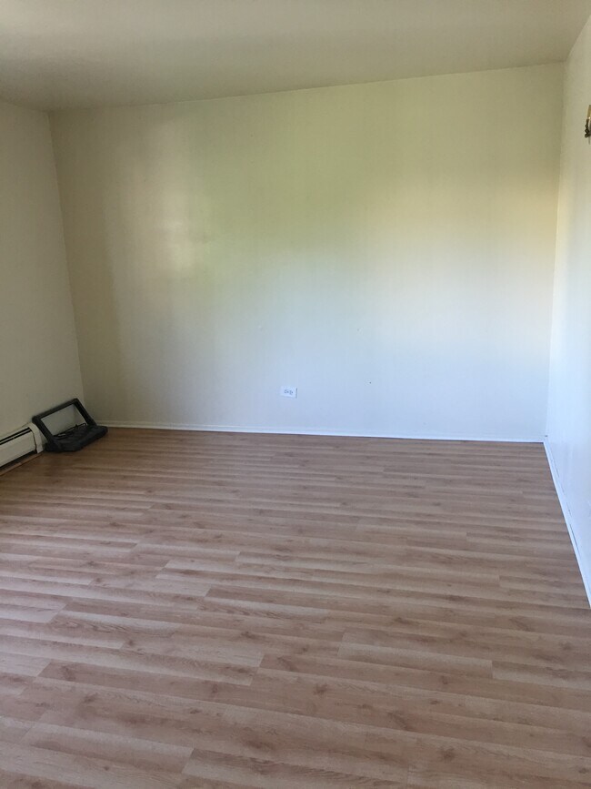 Master bedroom - 535 W 61st St