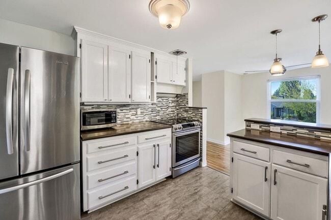 Building Photo - Cape Cod Gem-w/MIL
