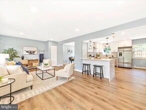 Building Photo - 1305 Peachtree Ct