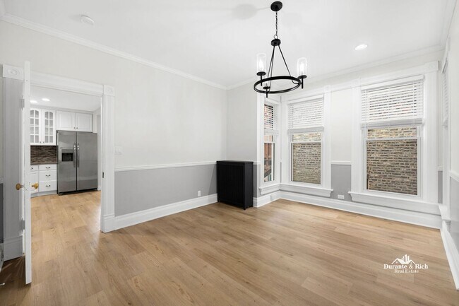 Foto del edificio - Modern Updated Victorian Duplex 3-Plus Bed...