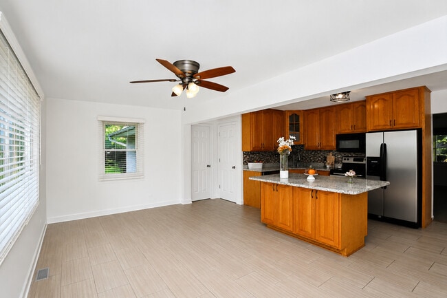 Building Photo - 697 Hickory Dr