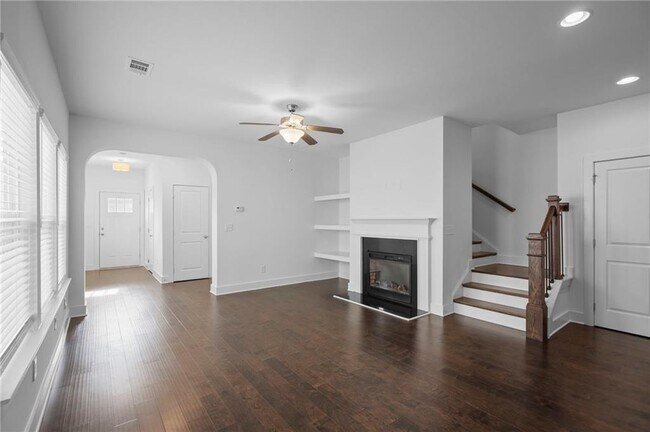 Building Photo - 1815 Edgehill Dr