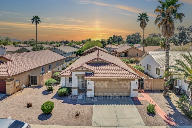 Photo - 2401 E Derringer Way House