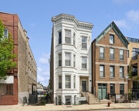 Building Photo - 1428 W Walton St