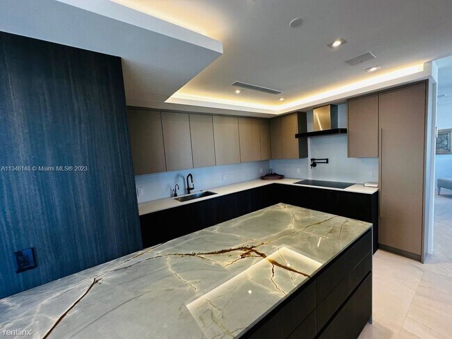 Foto del edificio - 3 br, 3.5 bath Condo - 19333 Collins Ave P...