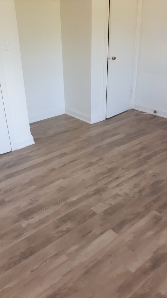 Photo du bâtiment - BRIGHT AND SPACIOUS 1-BEDROOM APARTMENT FO...