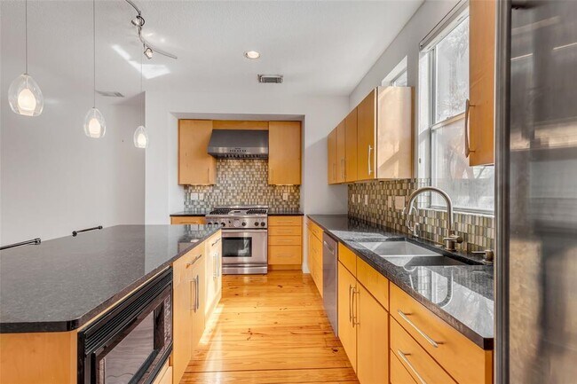 Foto del edificio - 1205 Kinney Ave