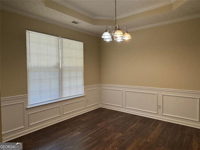 Foto del edificio - 5736 Lakeside Dr