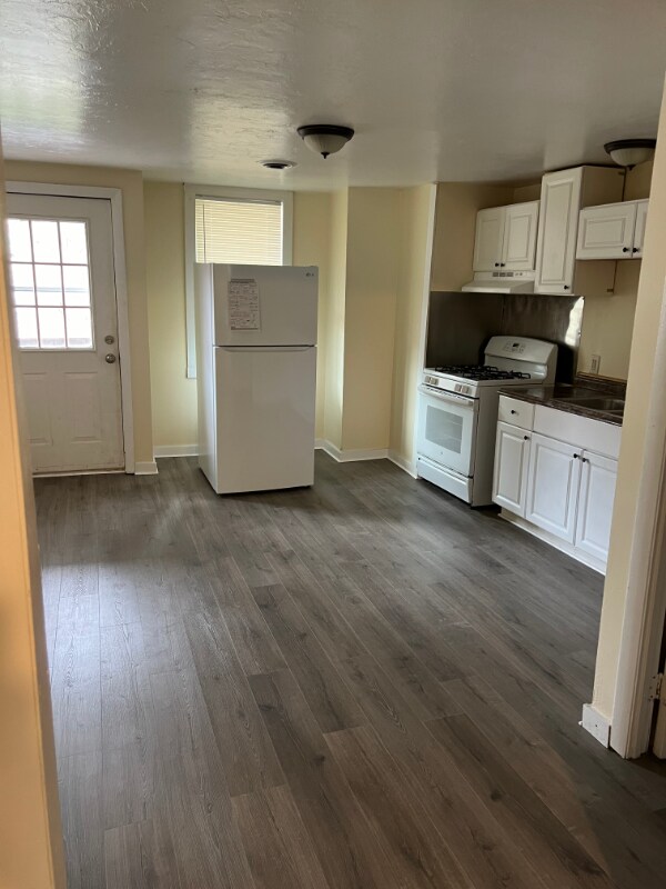 Building Photo - 375 Elm St