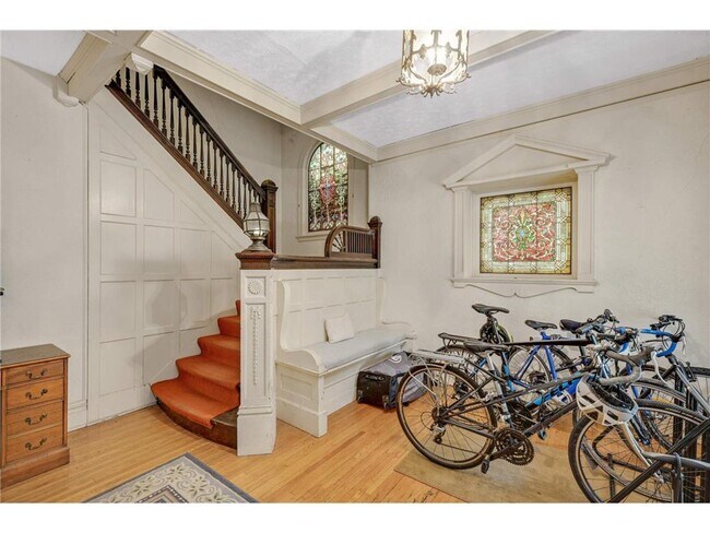 Foto del edificio - 2428 Colfax Ave South