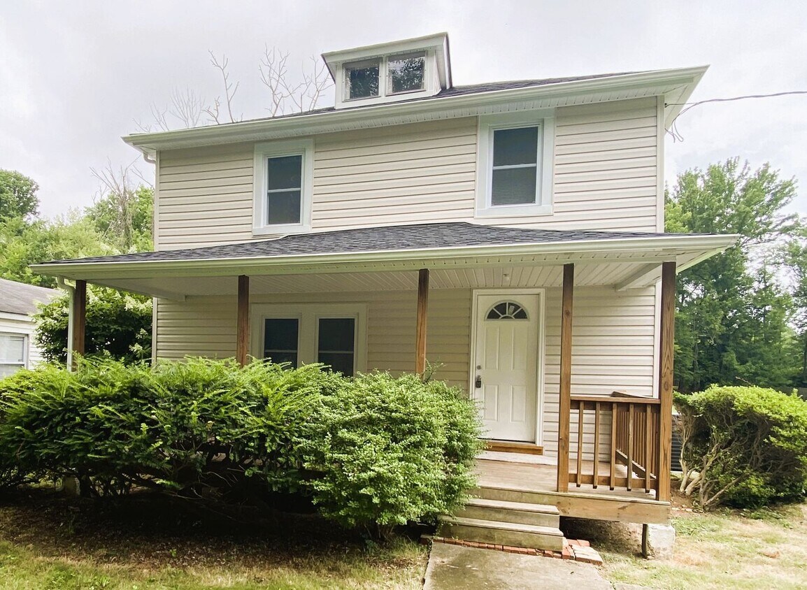 Primary Photo - 3 Bedroom, 1 Bathroom Single Family Home i...