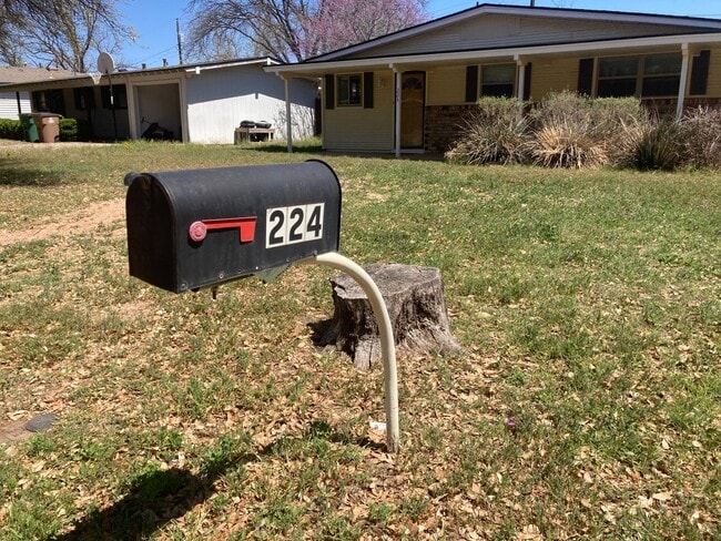 Foto del edificio - 224 N Oxford Dr