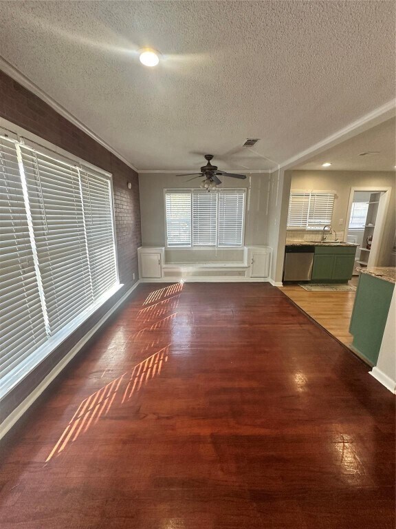 Foto del edificio - 3571 Daphne St