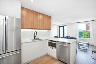 Building Photo - 5555 Rue Saint-Urbain
