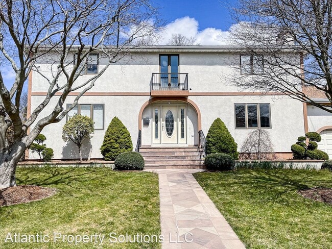 Building Photo - 3 br, 1.5 bath House - 74 Plymouth Ave