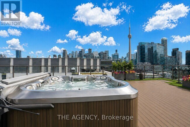 Photo du bâtiment - 111 Bathurst St