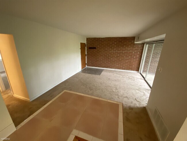 Foto del edificio - 3 br, 1.5 bath Condo - 5232 Castlewood Rd