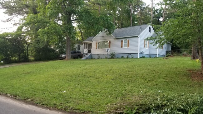 Front, exterior (right angle) - 1920 Wildwood Dr