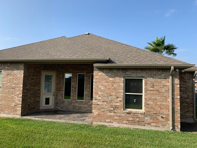 Building Photo - 302 Olympic Dr