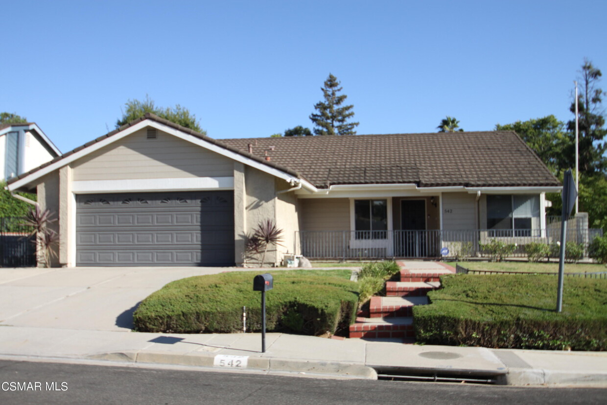 Primary Photo - 542 Cosmos Ct