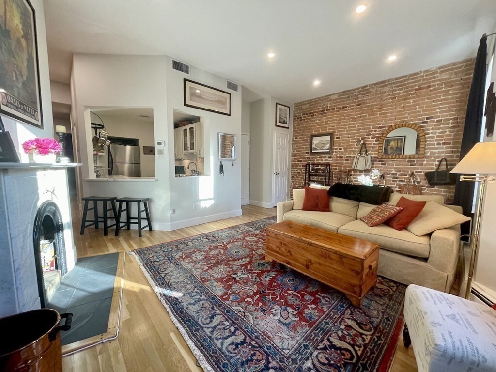 Primary Photo - 53 Clarendon St