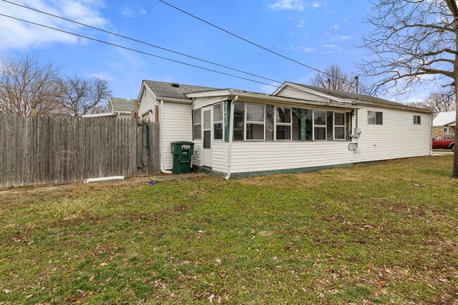 Building Photo - 1450 W 14th St