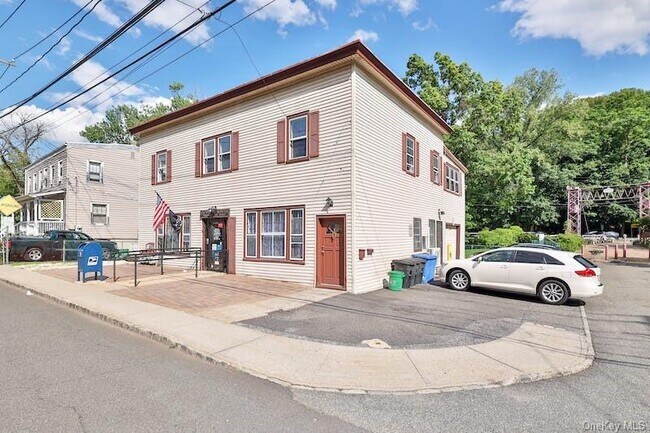 Building Photo - 391 Piermont Ave