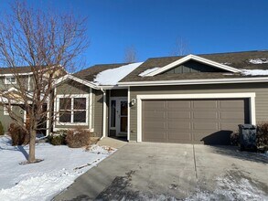 Building Photo - 462 Stillwater Creek Dr